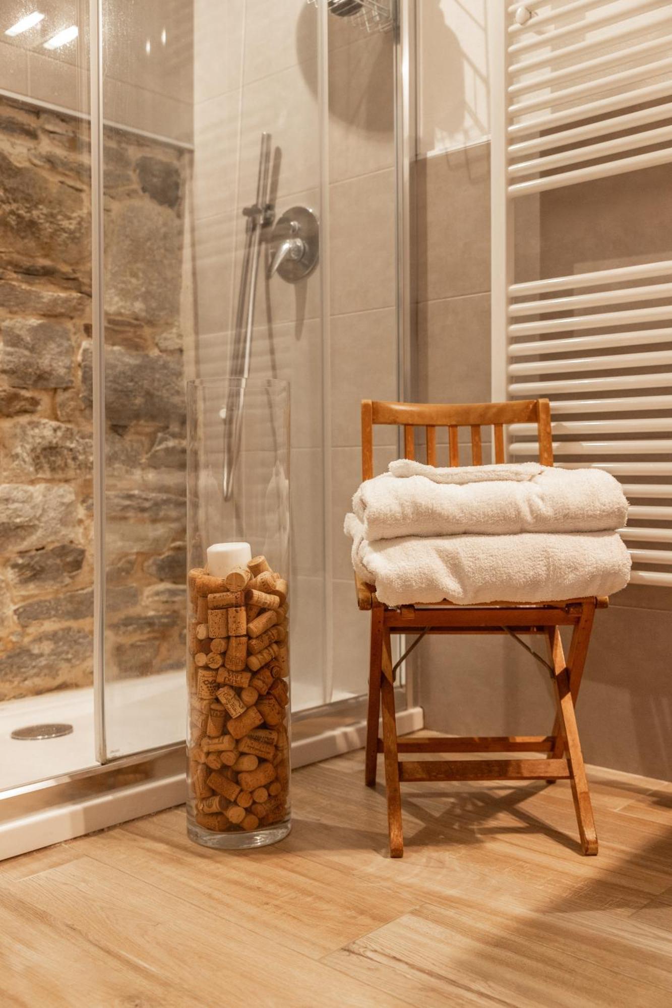 Il Riccio Di Ricciano Bed and Breakfast Casale Corte Cerro Eksteriør billede